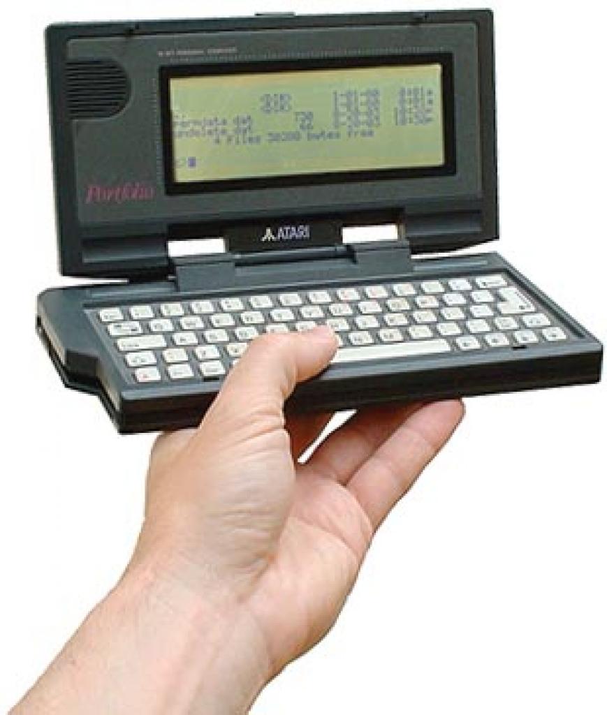 [10/04/2008] Der Portfolio war tatsächlich leicht mit einer Hand zu halten - das macht ihm kaum ein modernes Notebook nach.
