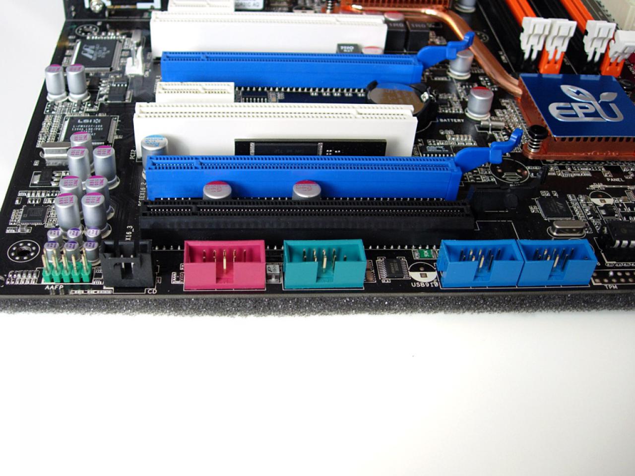 [07/05/2008] Asus P5Q3 (Bild: Nordichardware.com)
