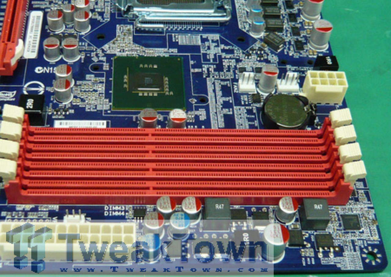 [02/05/2008] Foxconn Quantum Force Avenger: Die Stromversorgung des Arbeitsspeichers wird durch zwei Phasen sichergestellt (Bild: Tweaktown)