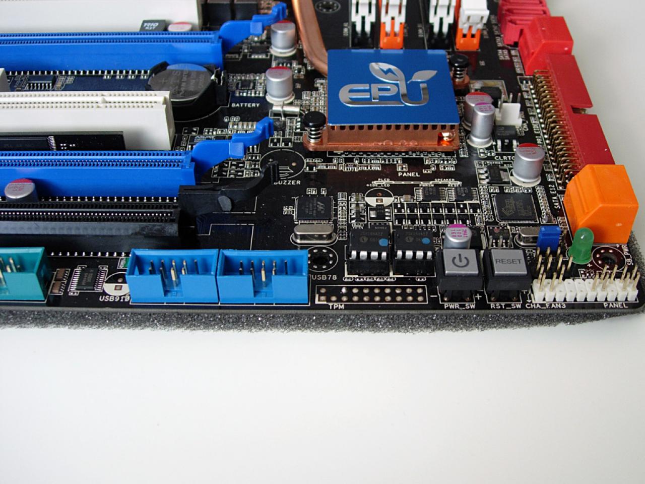 [07/05/2008] Asus P5Q3 (Bild: Nordichardware.com)