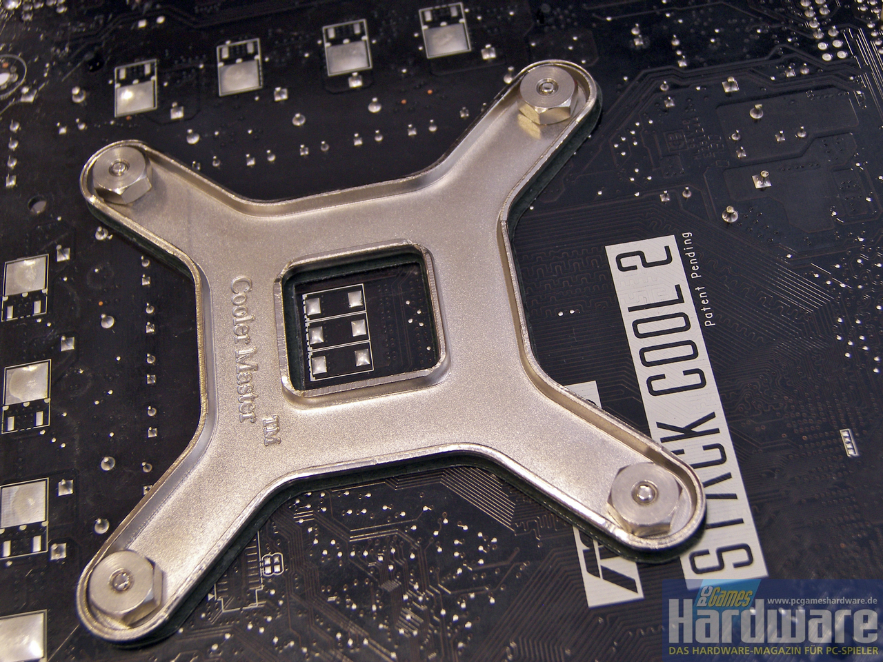 [16/05/2008] Coolermaster Hyper Z600: Eine Backplate bietet sicheren Halt