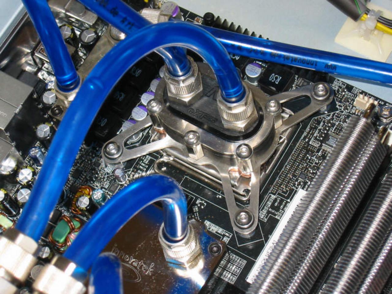 [01/05/2008] PC Games Hardware Extreme: Im Thread WaKü ***Bilderthread*** zeigen PCGHX-User auf aktuell 33 Seiten Bilder ihrer Wasserkühlungen. Zeigen Sie uns Ihre Wasserkühlung!