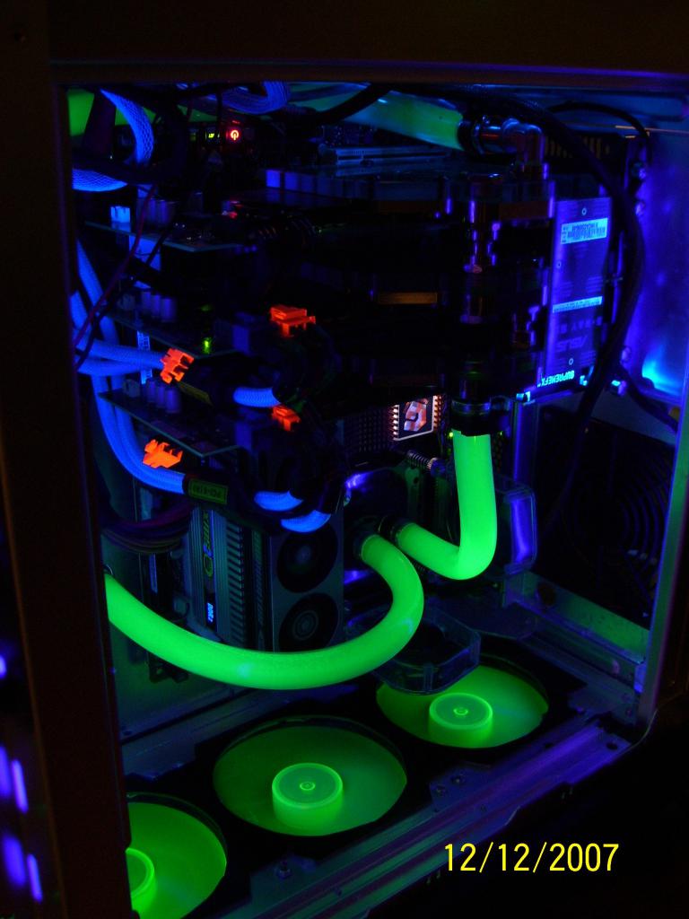 [01/05/2008] PC Games Hardware Extreme: Im Thread WaKü ***Bilderthread*** zeigen PCGHX-User auf aktuell 33 Seiten Bilder ihrer Wasserkühlungen. Zeigen Sie uns Ihre Wasserkühlung!