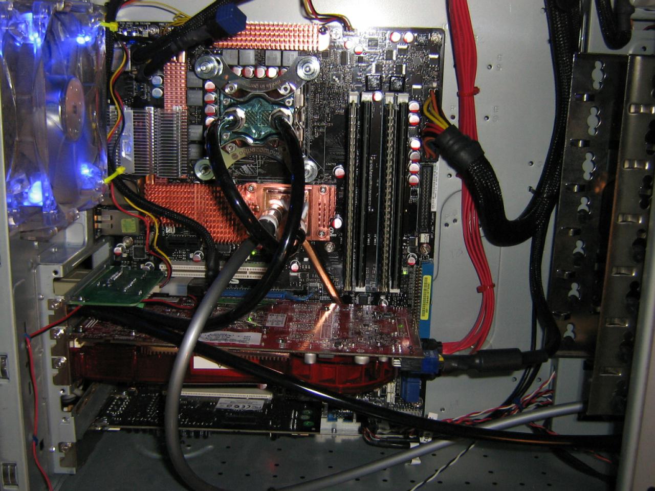 [01/05/2008] PC Games Hardware Extreme: Im Thread WaKü ***Bilderthread*** zeigen PCGHX-User auf aktuell 33 Seiten Bilder ihrer Wasserkühlungen. Zeigen Sie uns Ihre Wasserkühlung!