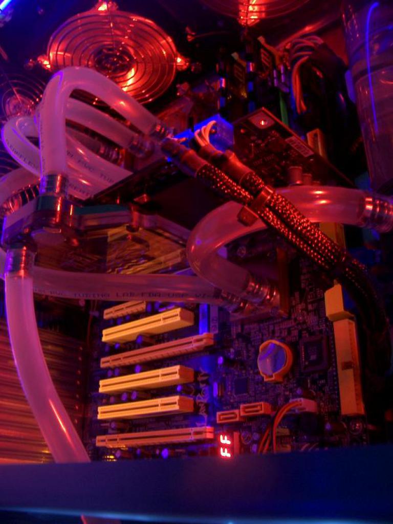 [01/05/2008] PC Games Hardware Extreme: Im Thread WaKü ***Bilderthread*** zeigen PCGHX-User auf aktuell 33 Seiten Bilder ihrer Wasserkühlungen. Zeigen Sie uns Ihre Wasserkühlung!