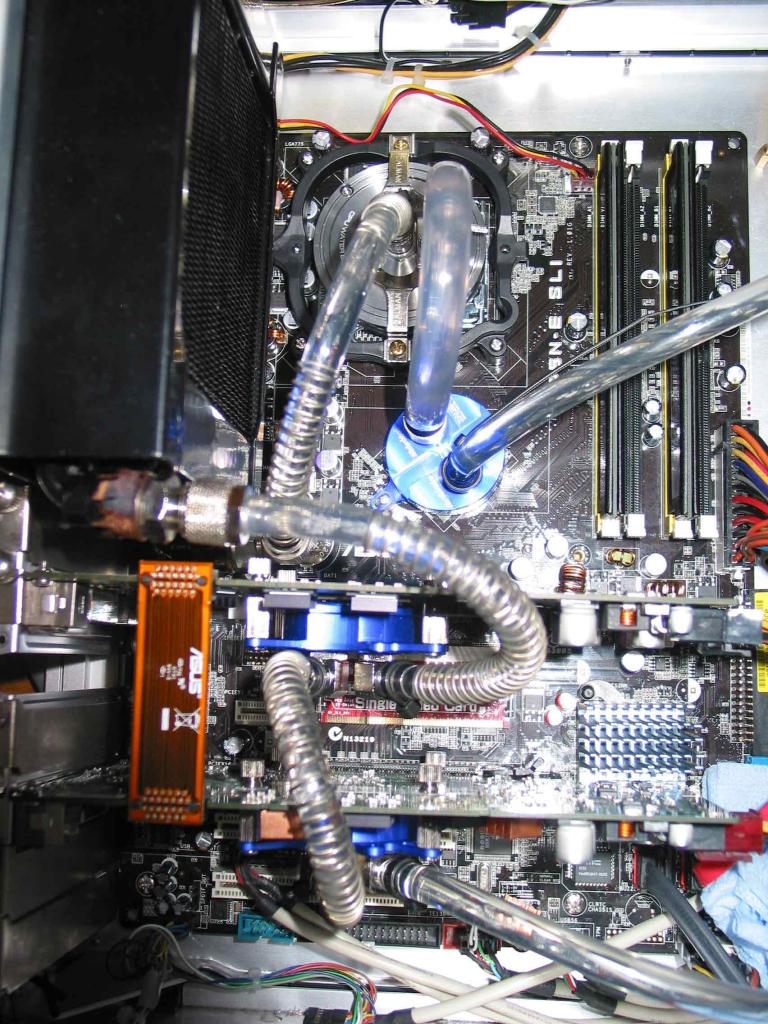 [01/05/2008] PC Games Hardware Extreme: Im Thread WaKü ***Bilderthread*** zeigen PCGHX-User auf aktuell 33 Seiten Bilder ihrer Wasserkühlungen. Zeigen Sie uns Ihre Wasserkühlung!