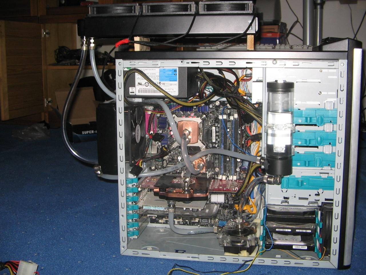 [01/05/2008] PC Games Hardware Extreme: Im Thread WaKü ***Bilderthread*** zeigen PCGHX-User auf aktuell 33 Seiten Bilder ihrer Wasserkühlungen. Zeigen Sie uns Ihre Wasserkühlung!