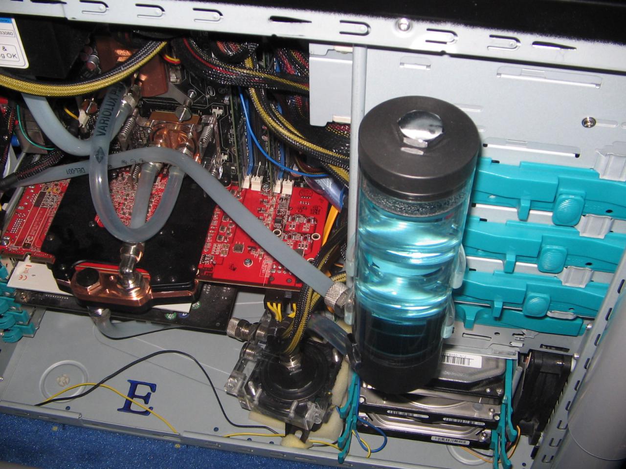 [01/05/2008] PC Games Hardware Extreme: Im Thread WaKü ***Bilderthread*** zeigen PCGHX-User auf aktuell 33 Seiten Bilder ihrer Wasserkühlungen. Zeigen Sie uns Ihre Wasserkühlung!