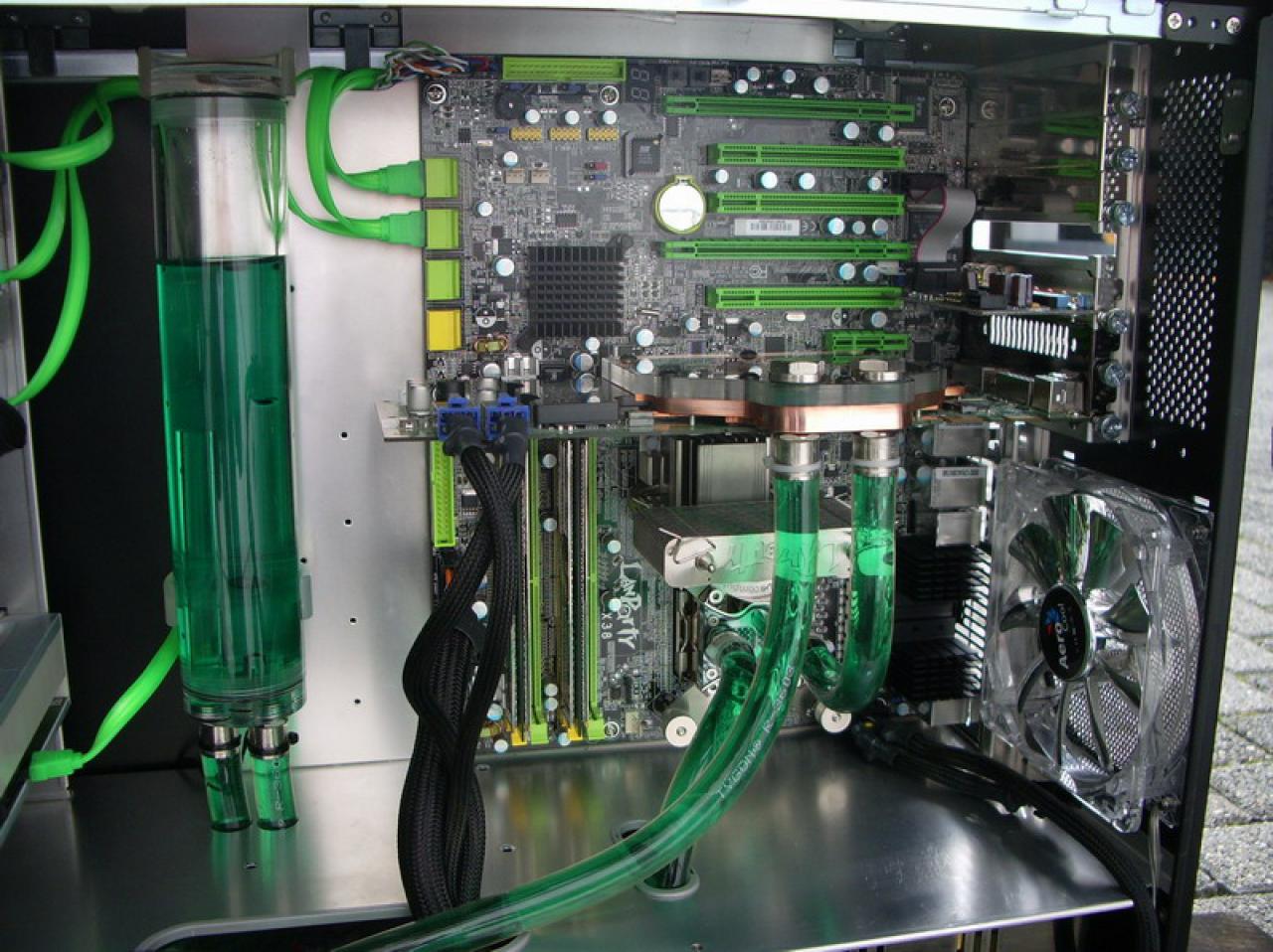 [01/05/2008] PC Games Hardware Extreme: Im Thread WaKü ***Bilderthread*** zeigen PCGHX-User auf aktuell 33 Seiten Bilder ihrer Wasserkühlungen. Zeigen Sie uns Ihre Wasserkühlung!