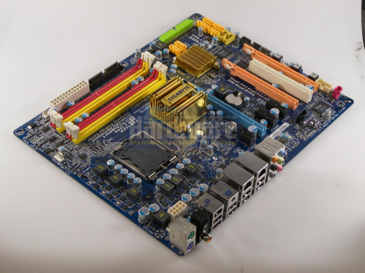 [05/05/2008] Gigabyte EP45-DS4: P45-Chipsatz auf Vorab-Platine (Bild: PCGH)
