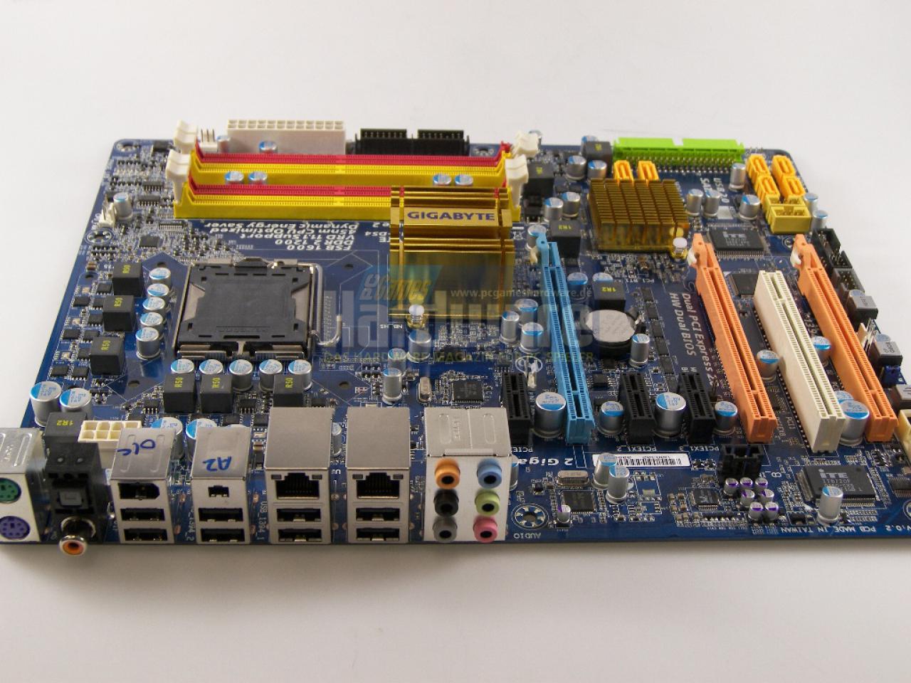 [05/05/2008] Gigabyte EP45-DS4: P45-Chipsatz auf Vorab-Platine (Bild: PCGH)