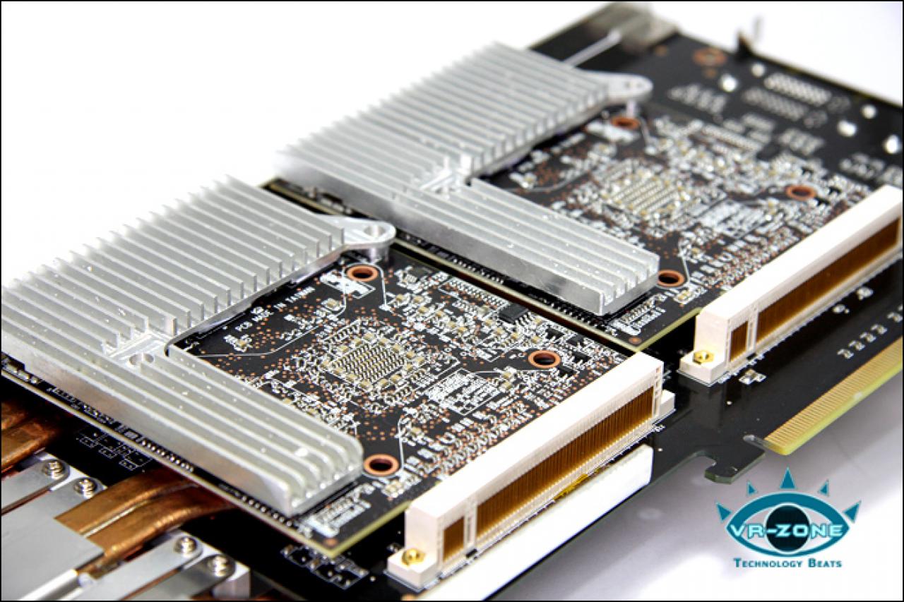 [22/05/2008] Die anderen beiden MXM-Module auf der Rückseite der Asus EAH3850 Trinity
