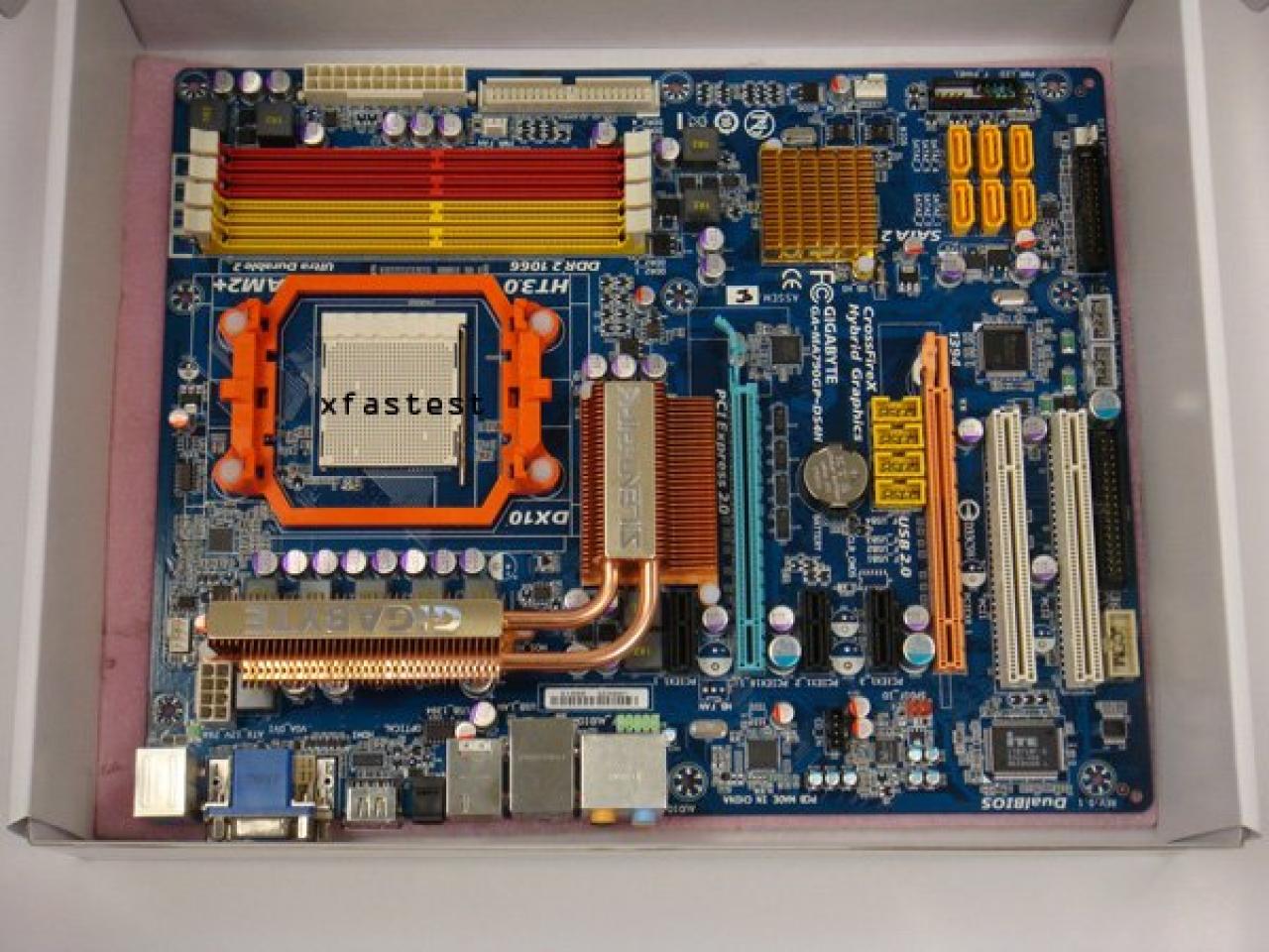 [26/05/2008] Gigabytes GA-MA79GP-DS4H ist die erste bekannte Hersteller-Platine mit AMDs neuem 790GX-Chipsatz. (Bild: xfastest.com)