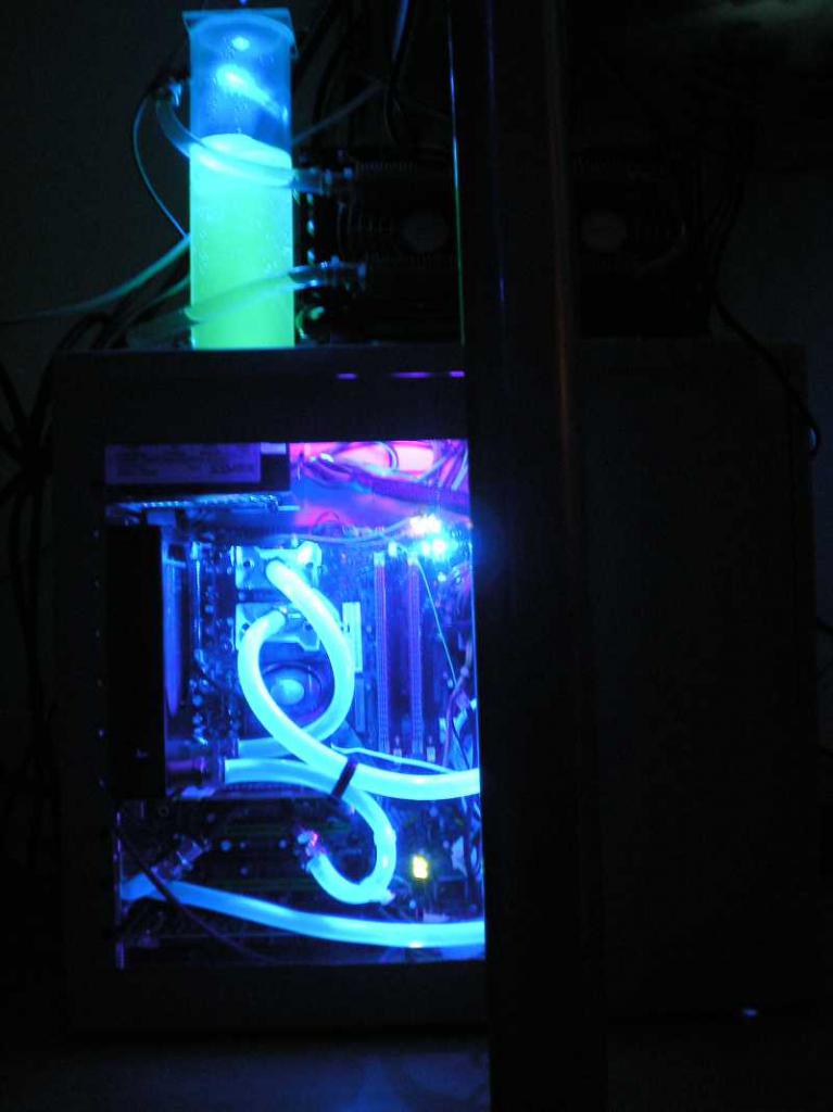 [01/05/2008] PC Games Hardware Extreme: Im Thread WaKü ***Bilderthread*** zeigen PCGHX-User auf aktuell 33 Seiten Bilder ihrer Wasserkühlungen. Zeigen Sie uns Ihre Wasserkühlung!