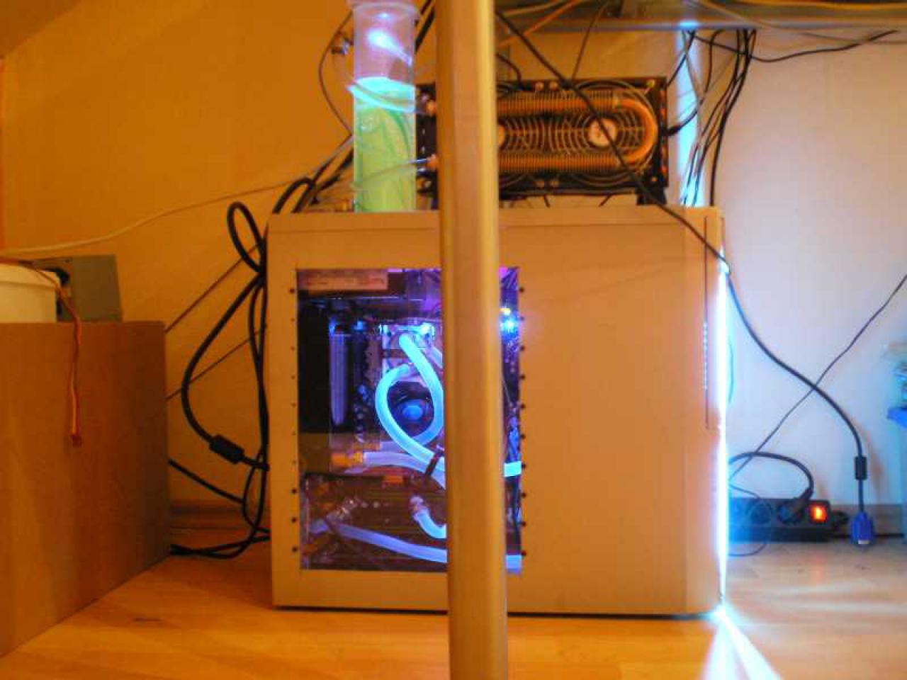 [01/05/2008] PC Games Hardware Extreme: Im Thread WaKü ***Bilderthread*** zeigen PCGHX-User auf aktuell 33 Seiten Bilder ihrer Wasserkühlungen. Zeigen Sie uns Ihre Wasserkühlung!