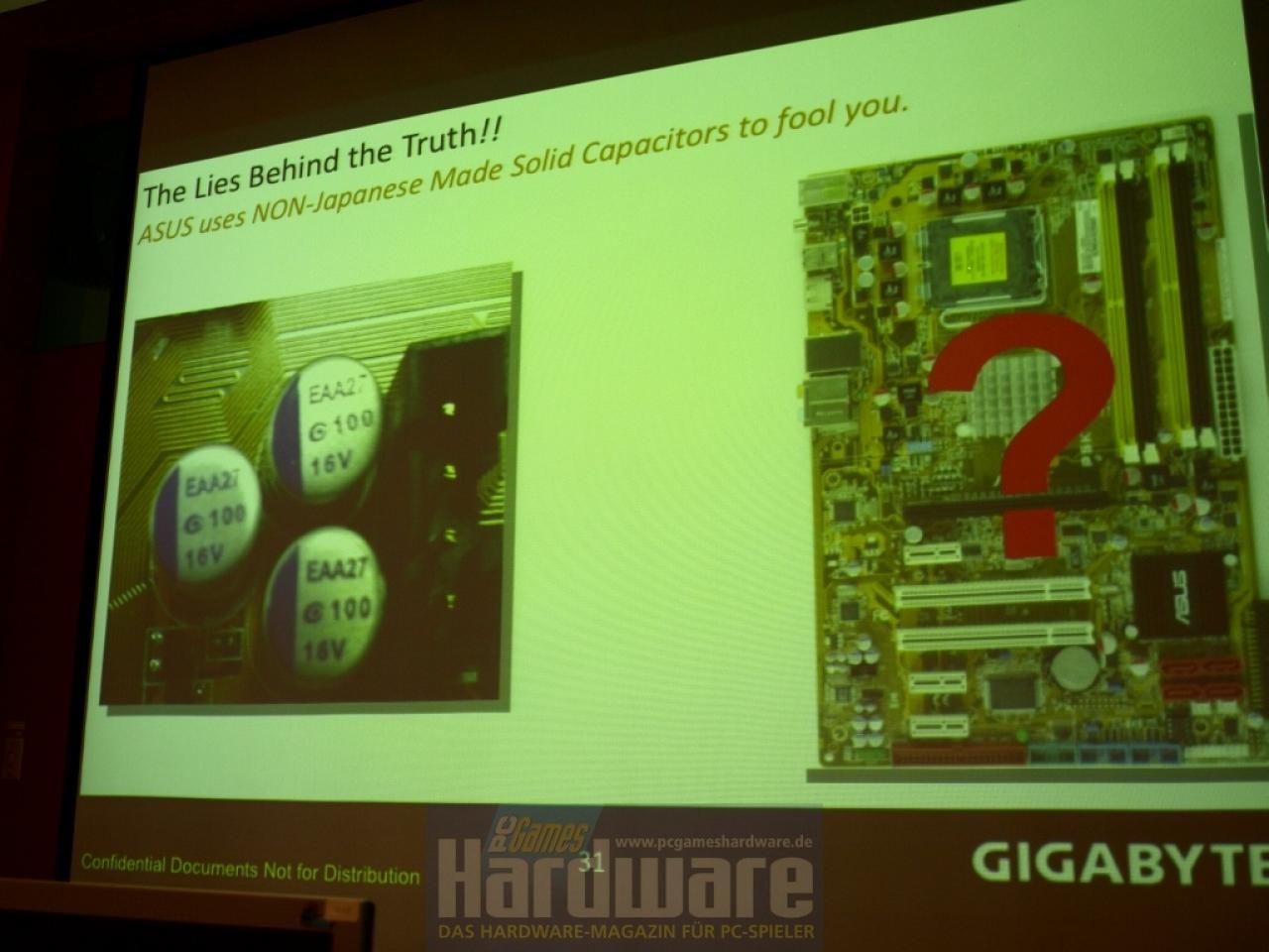 [16/05/2008] Die Präsentation von Gigabyte vergleicht die eigene DES-Technik mit dem EPU-System von Asus - inklusive heftiger Anschuldigugngen. (Bild: PCGH)