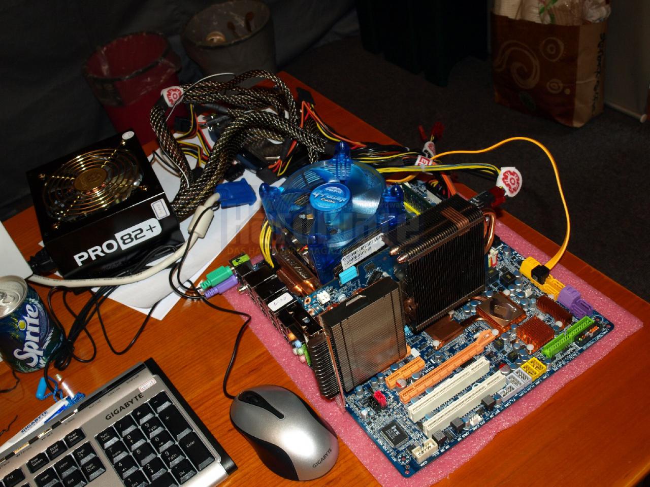 [09/05/2008] Mein Testaufbau mit Gigabytes EP45-DQ6 (Bild: PCGH)