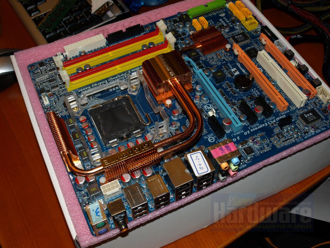 [09/05/2008] Zweites Testmuster: EP45-DS4 (Bild: PCGH)