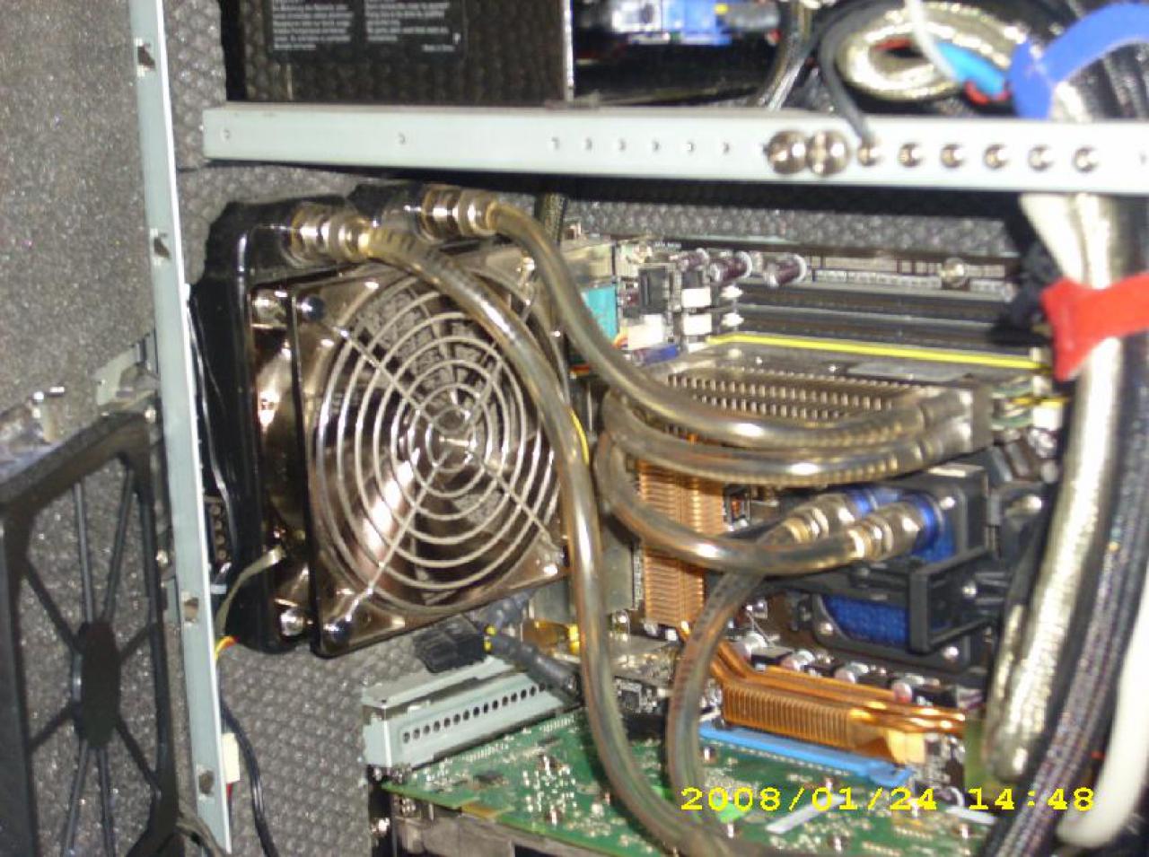 [01/05/2008] PC Games Hardware Extreme: Im Thread WaKü ***Bilderthread*** zeigen PCGHX-User auf aktuell 33 Seiten Bilder ihrer Wasserkühlungen. Zeigen Sie uns Ihre Wasserkühlung!