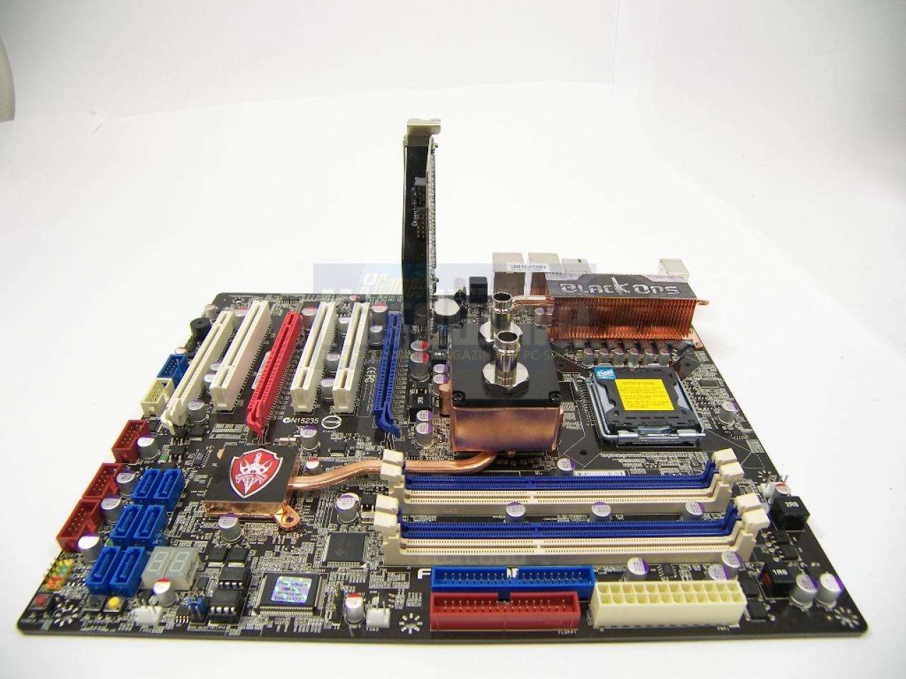 [29/05/2008] Foxconn Black Ops: High-End-Platine mit X48 für Übertakter. (Bild: PCGH)