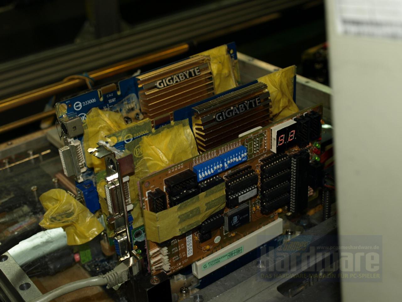 [09/05/2008] Mainboards mit SLI- oder Crossfire-Unterstützung werden natürlich auch mit zwei Karten getestet. (Bild: PCGH)