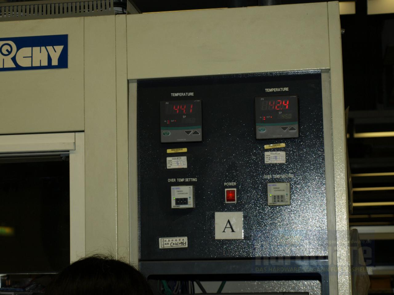 [09/05/2008] ... und mit rund 44 Grad Celsius Umgebungstemperatur erhitzt. (Bild: PCGH)