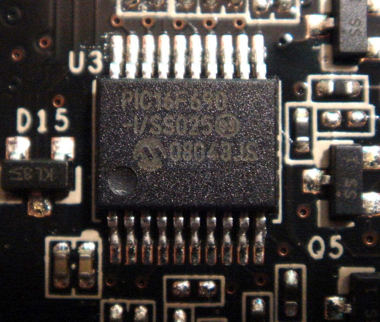 [06/05/2008] Nvidia Hybrid-SLI: Der Controller-Chip für das An- und Abschalten der PCI-E-Grafikkarte (Bild: PCGH)