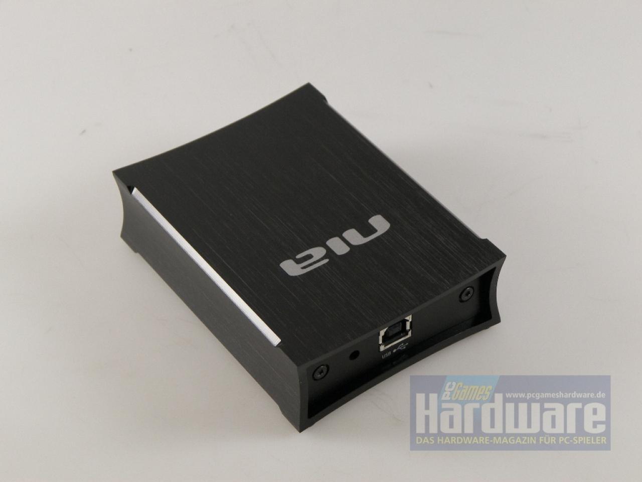 [30/05/2008] Die andere Seite verbinden Sie per USB mit dem PC. (Bild: PCGH)
