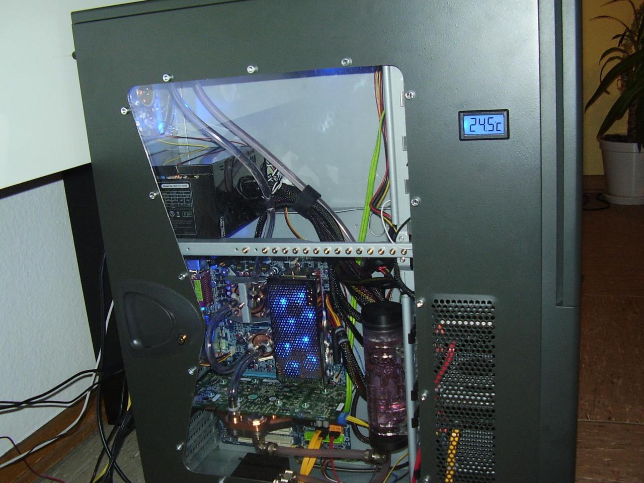 [01/05/2008] PC Games Hardware Extreme: Im Thread WaKü ***Bilderthread*** zeigen PCGHX-User auf aktuell 33 Seiten Bilder ihrer Wasserkühlungen. Zeigen Sie uns Ihre Wasserkühlung!