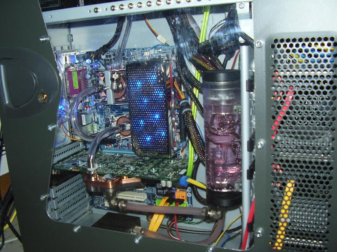 [01/05/2008] PC Games Hardware Extreme: Im Thread WaKü ***Bilderthread*** zeigen PCGHX-User auf aktuell 33 Seiten Bilder ihrer Wasserkühlungen. Zeigen Sie uns Ihre Wasserkühlung!