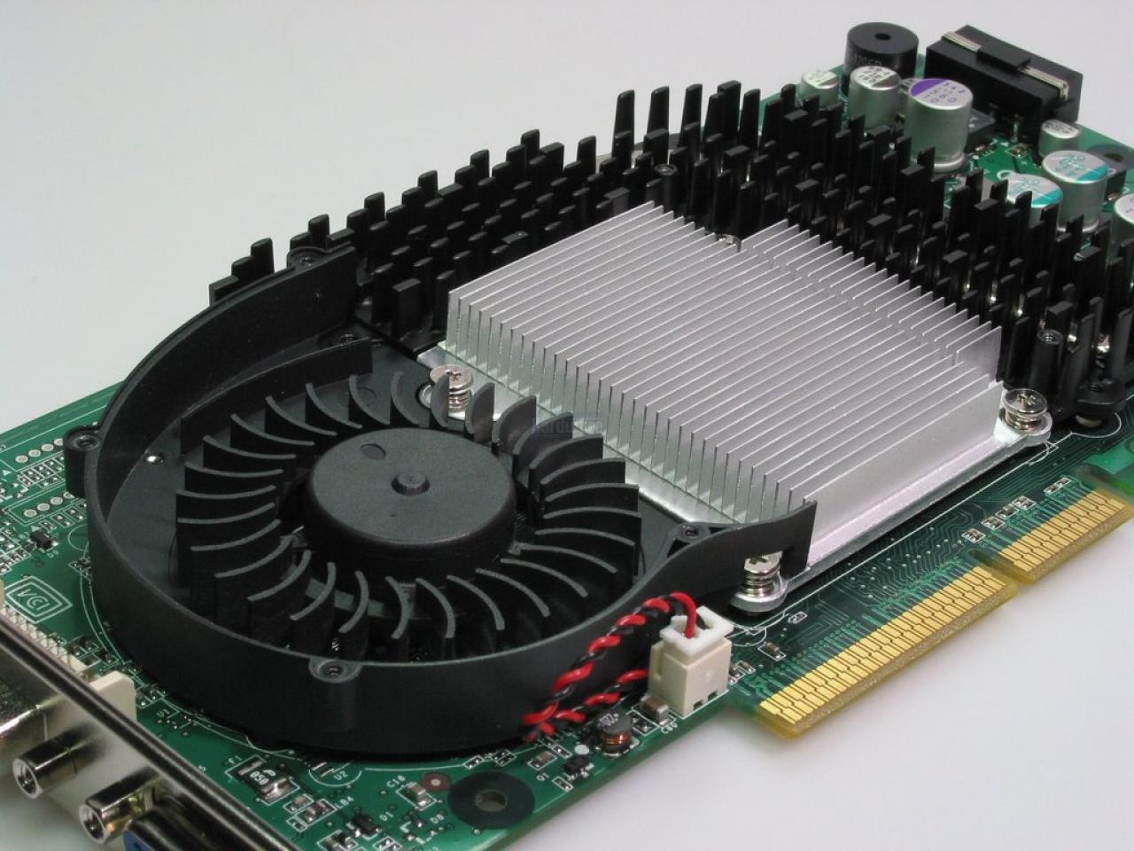 [15/05/2008] PCGH Grafikkarten-History: Nvidia Geforce 6800 ohne Kühlerabdeckung