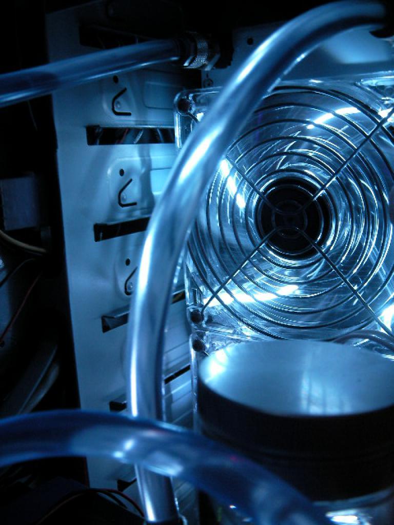 [01/05/2008] PC Games Hardware Extreme: Im Thread WaKü ***Bilderthread*** zeigen PCGHX-User auf aktuell 33 Seiten Bilder ihrer Wasserkühlungen. Zeigen Sie uns Ihre Wasserkühlung!