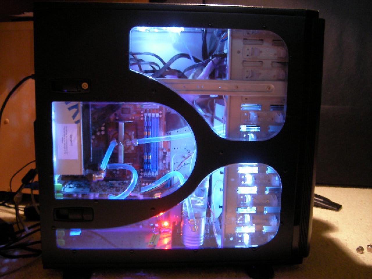 [01/05/2008] PC Games Hardware Extreme: Im Thread WaKü ***Bilderthread*** zeigen PCGHX-User auf aktuell 33 Seiten Bilder ihrer Wasserkühlungen. Zeigen Sie uns Ihre Wasserkühlung!