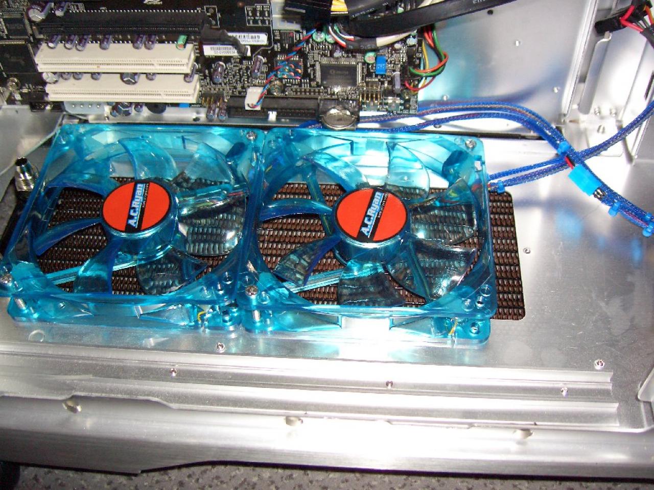 [01/05/2008] PC Games Hardware Extreme: Im Thread WaKü ***Bilderthread*** zeigen PCGHX-User auf aktuell 33 Seiten Bilder ihrer Wasserkühlungen. Zeigen Sie uns Ihre Wasserkühlung!