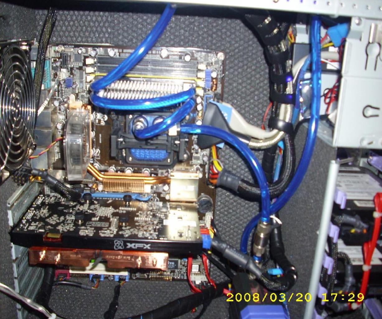 [01/05/2008] PC Games Hardware Extreme: Im Thread WaKü ***Bilderthread*** zeigen PCGHX-User auf aktuell 33 Seiten Bilder ihrer Wasserkühlungen. Zeigen Sie uns Ihre Wasserkühlung!