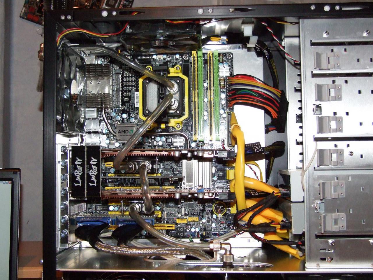 [01/05/2008] PC Games Hardware Extreme: Im Thread WaKü ***Bilderthread*** zeigen PCGHX-User auf aktuell 33 Seiten Bilder ihrer Wasserkühlungen. Zeigen Sie uns Ihre Wasserkühlung!