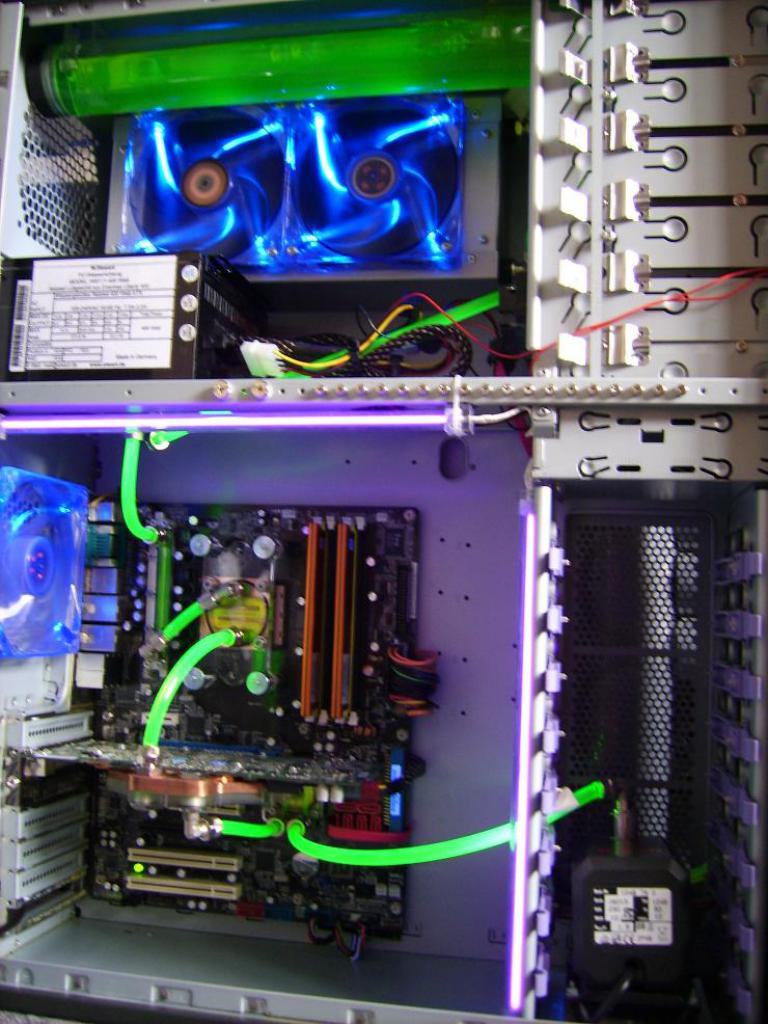 [01/05/2008] PC Games Hardware Extreme: Im Thread WaKü ***Bilderthread*** zeigen PCGHX-User auf aktuell 33 Seiten Bilder ihrer Wasserkühlungen. Zeigen Sie uns Ihre Wasserkühlung!