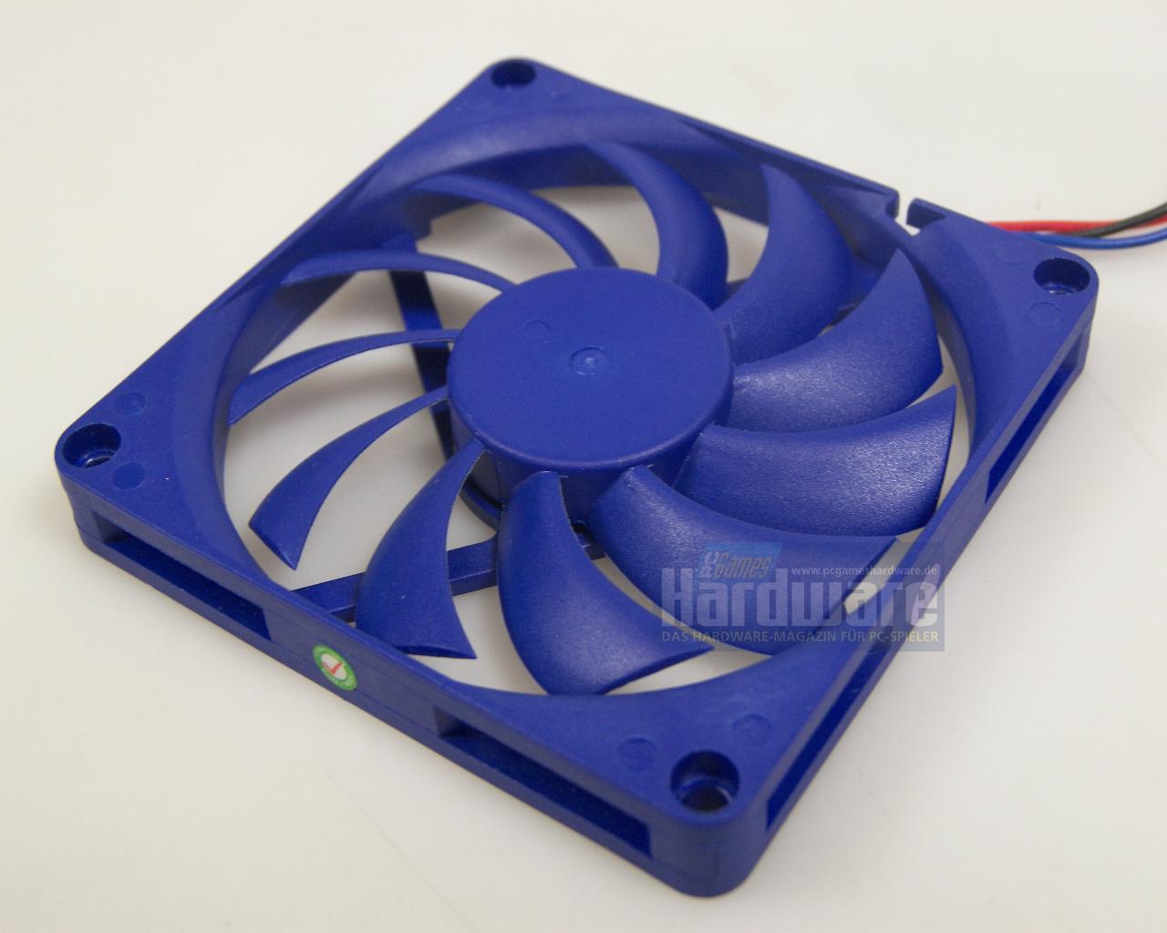 [06/05/2008] Coolink GFXChilla: Die beiden 80x10-mm-Lüfter agieren recht leise