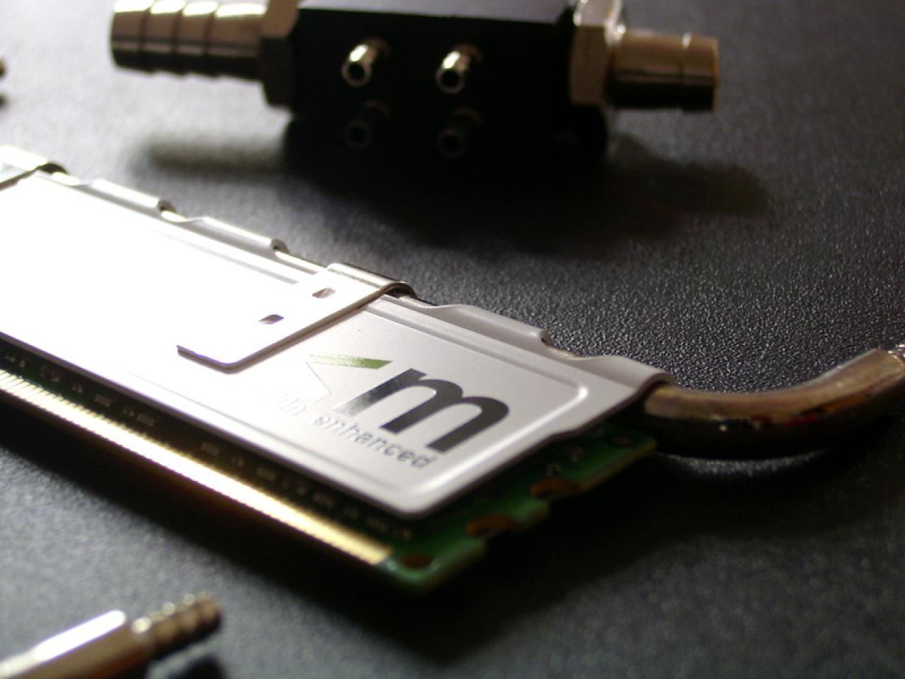 [01/05/2008] PC Games Hardware Extreme: Im Thread WaKü ***Bilderthread*** zeigen PCGHX-User auf aktuell 33 Seiten Bilder ihrer Wasserkühlungen. Zeigen Sie uns Ihre Wasserkühlung!
