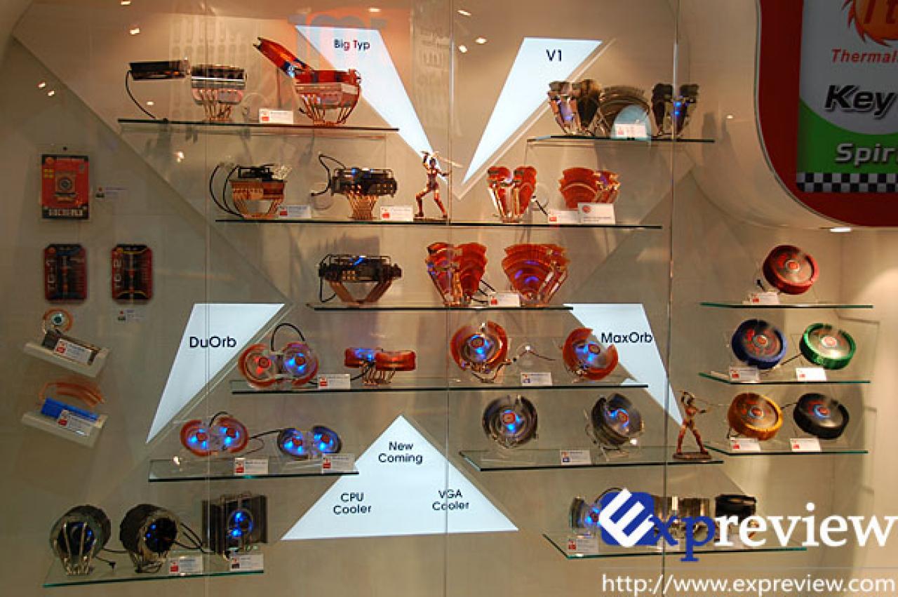 [06/06/2008] Thermaltake: Neben den bekannten Modellen finden sich auch einige neue in der Vitrine des Herstellers (Bild: Expreview.com)