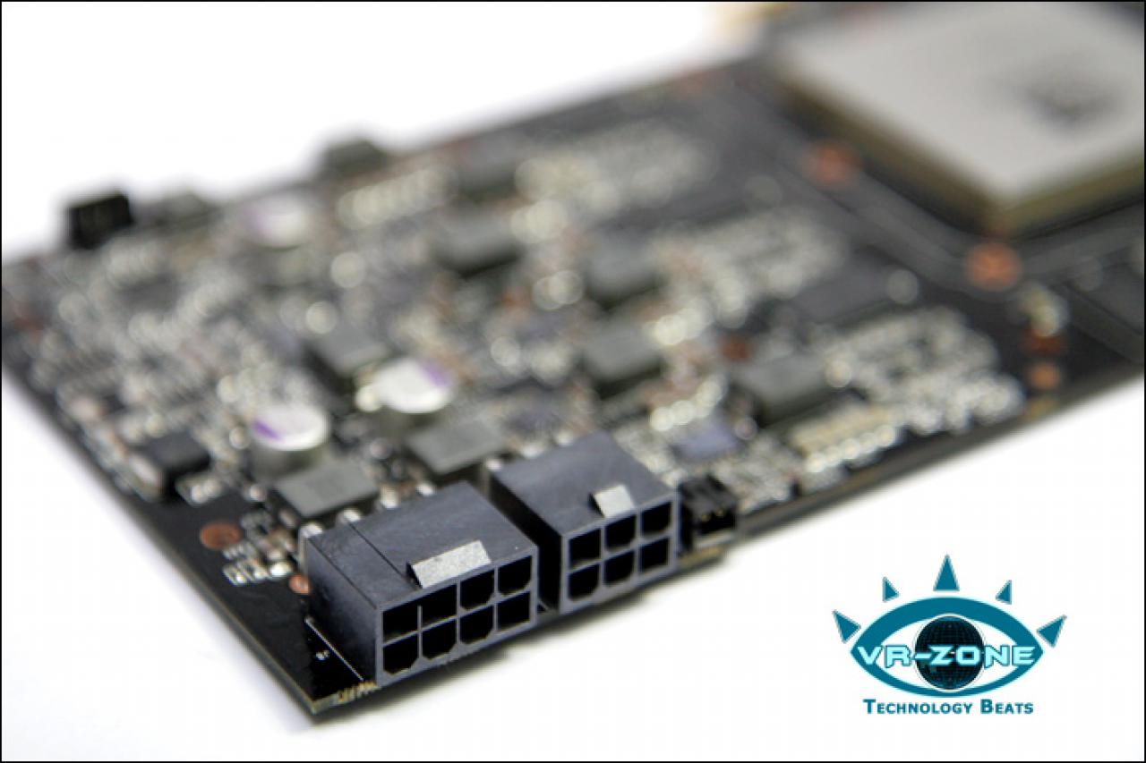 [15/06/2008] Die Geforce GTX 280 verfügt über einen 6- und einen 8-Pin-Anschluss mit Strom versorgt (Bild: VR-Zone.com)