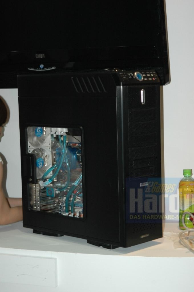 [02/06/2008] Gigabyte-Gehäuse mit integrierter Wasserkühlung