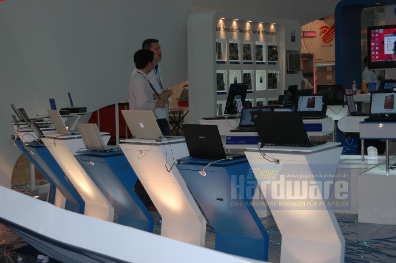 [02/06/2008] Jede Menge Notebooks auf dem Intel-Stand
