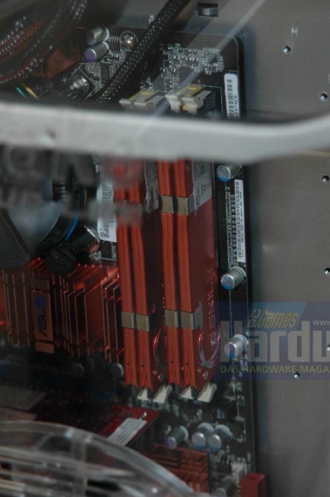 [05/06/2008] 16 GiByte DDR2-800 in Aktion