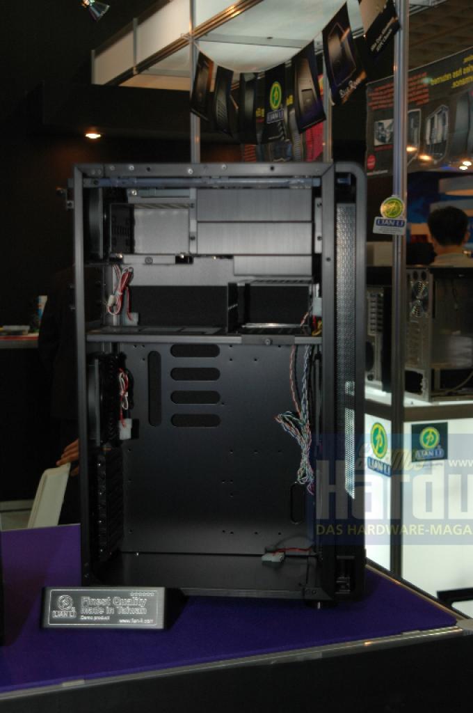 [04/06/2008] Lian Li PC-X500: Sehr kompakte Bauweise und eine Unterteilung der Komponenten nach Wärmeabgabe. Kostenpunkt knapp 300 US-Dollar.