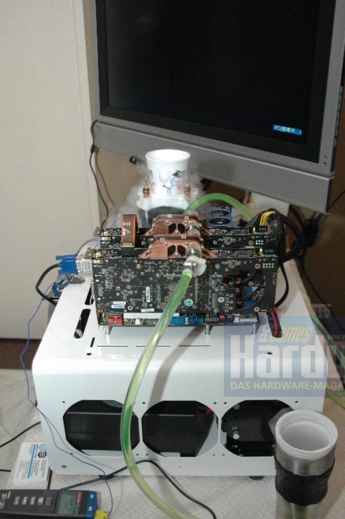 [05/06/2008] Das Setup von PCGH.Mann Oliver Pusse am Stand von Corsair