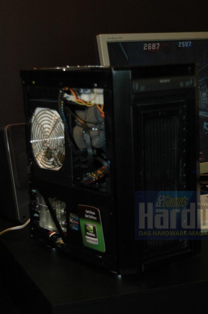 [08/06/2008] Wassergekühltes Micro-ATX-Gehäuse mit einem Dual- und einem Single-Radiator