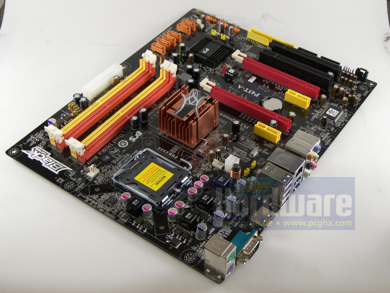 [10/06/2008] Elitegroup P45T-A: Sechsmal USB, LAN, E-SATA und analoge Sound-Anschlüsse (Bild: PCGH)