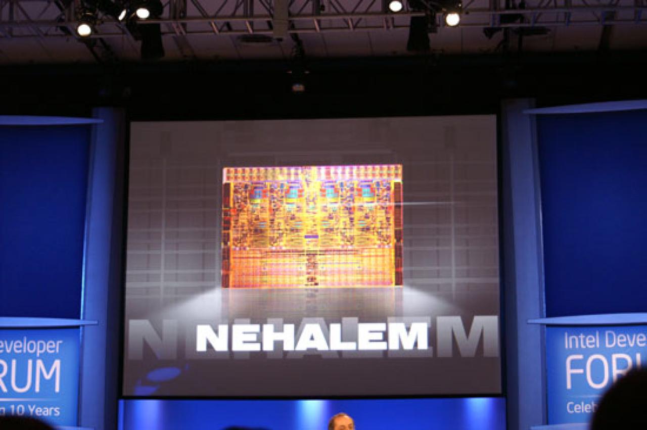 [05/06/2008] Nehalem-Präsentation auf dem IDF (Bild: Anantech.com)