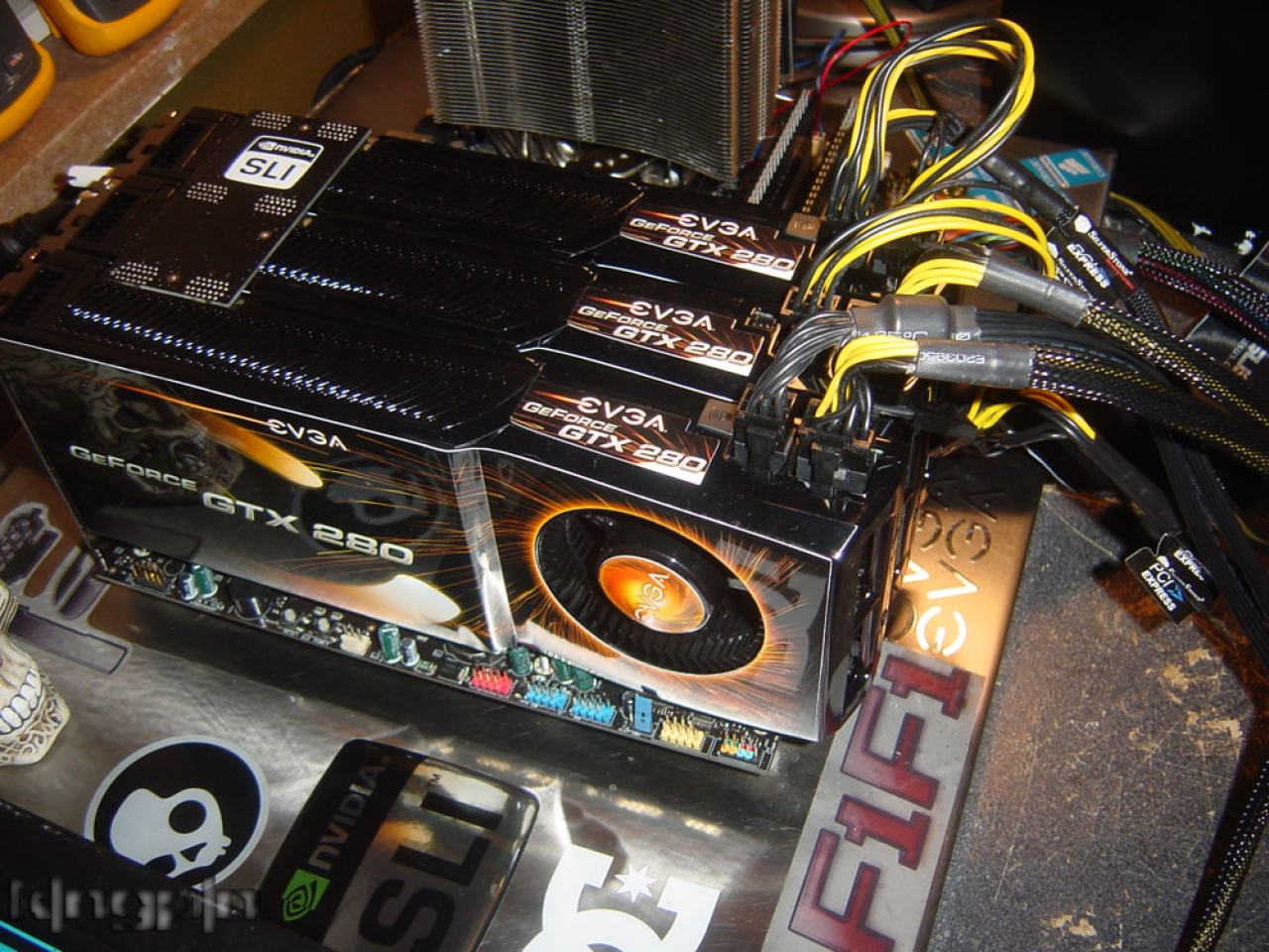 [16/06/2008] GTX 280 3-Way-SLI: Das Testsetup (Bild: Kingpin)